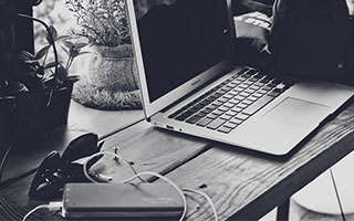 JDG发布胜利之舞：请找出跳的最享受和最僵硬的人